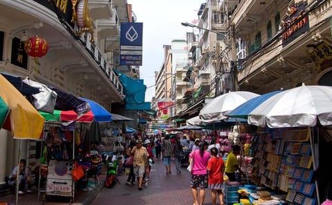 Bike and Culinary Tour of Bangkok's Chinatown Neighborhood