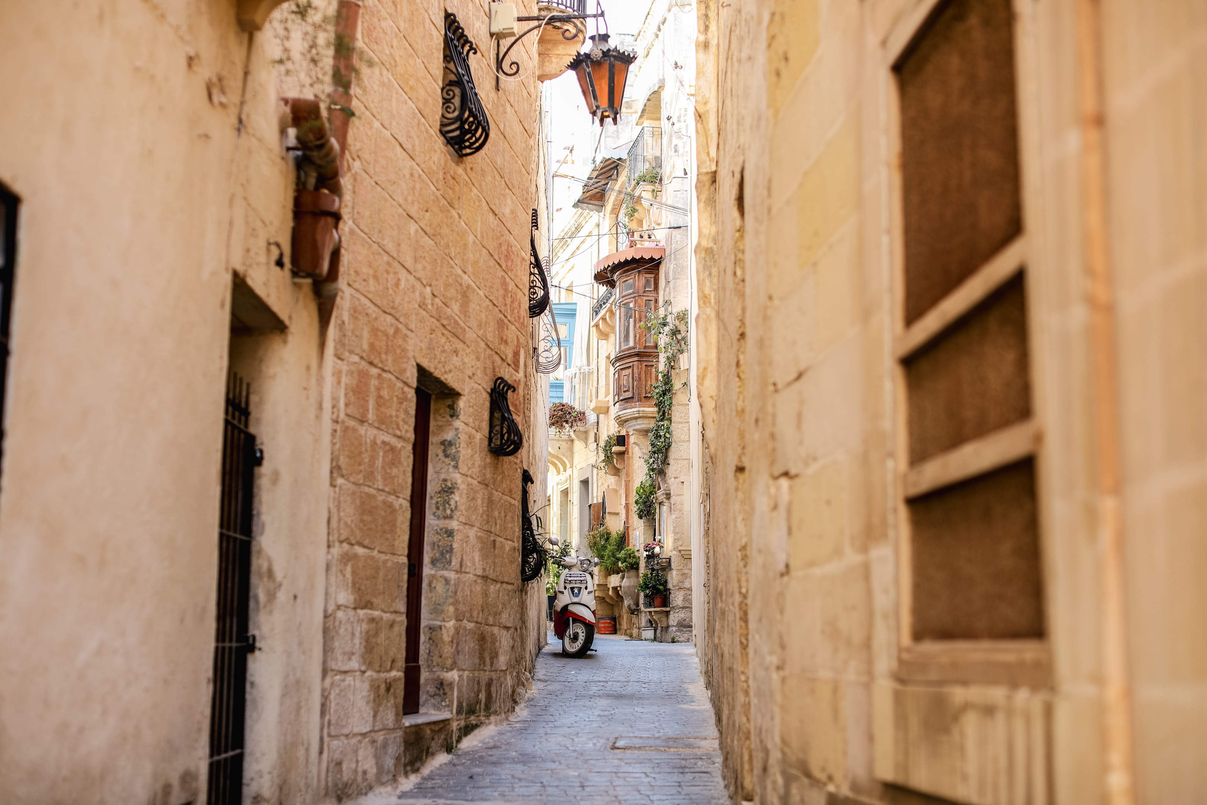Enjoy the sights of Birgu (Vittoriosa), Isla (Senglea), Bormla (Cospicua) by self-drive electric car