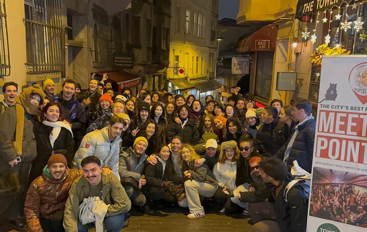Istanbul Pub Crawl: Adults-Only Nightlife Adventure