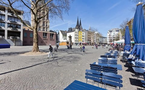 Cologne Old Town Tour: History, Culture, and Cathedral Highlights
