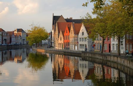 Day Trip to Bruges from Paris with Guided Sightseeing
