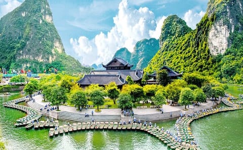Ninh Binh Day Tour: Hoa Lu, Trang An, and Mua Cave Exploration