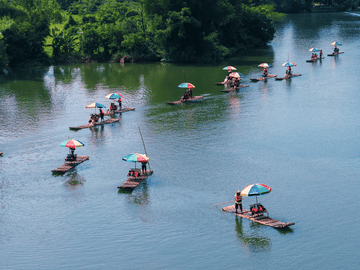 Yangshuo: Yulong River Bamboo Rafting Experience