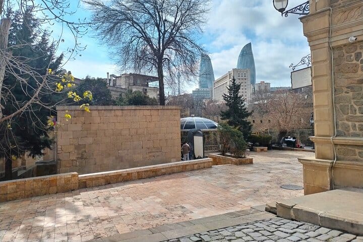 Baku city tour-Palace of the Shirvanshahs-Baku Ferris Wheel-Fountain Square-Highland Park-hamam baku