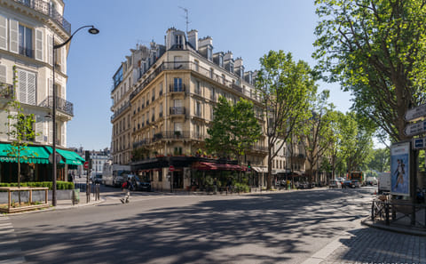 Saint-Germain-des-Prés Walking Tour with Gourmet Tastings