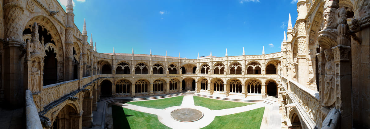 Lisbon Afternoon: Private Tour with Monuments and Fado Dinner