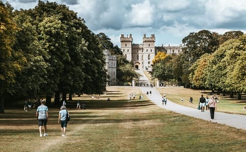 Windsor Castle Half-Day Tour with Hotel Transfer from London