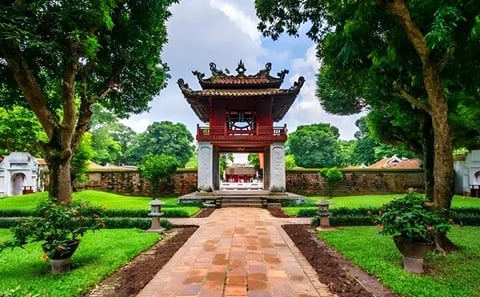 Hanoi Full-Day Guided City Tour with Entry Fees