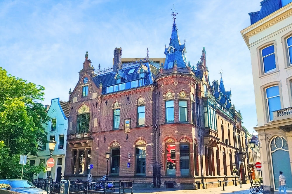 Historic view of Nieuwegracht along the route of the Utrecht scavenger hunt City Detective.