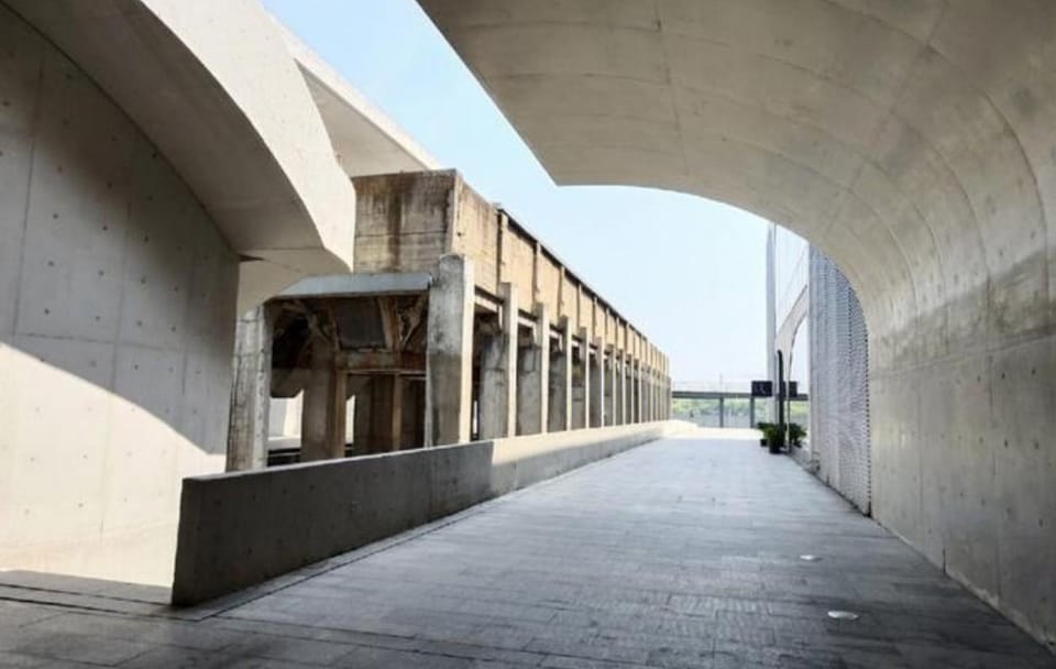 M50 Art District and West Bund Gallery Tour in Shanghai