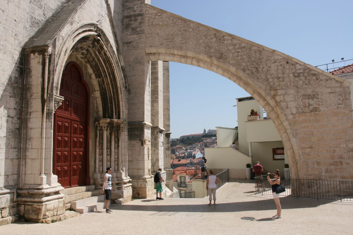 Lisbon Afternoon: Private Tour with Monuments and Fado Dinner