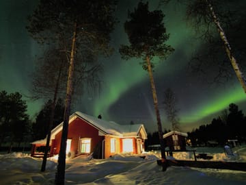 Sauna Experience and Homemade Dinner by the Lake in Kemijärvi