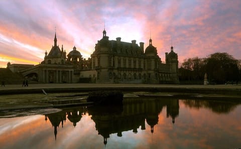 Private 2-Hour Walking Tour of Chantilly's History and Architecture