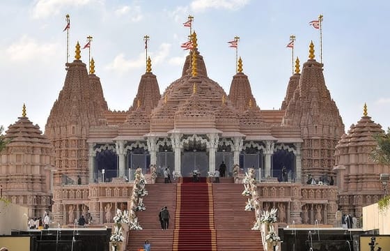 Abu Dhabi City Tour From Dubai with Many Option – Louvre Museum or Qasr Al Watan or Ferrari World or Sea World or Water World options