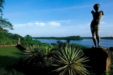 Kalutara and Brief Garden Tour from Colombo with Guide