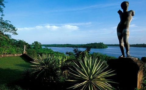 Kalutara and Brief Garden Tour from Colombo with Guide