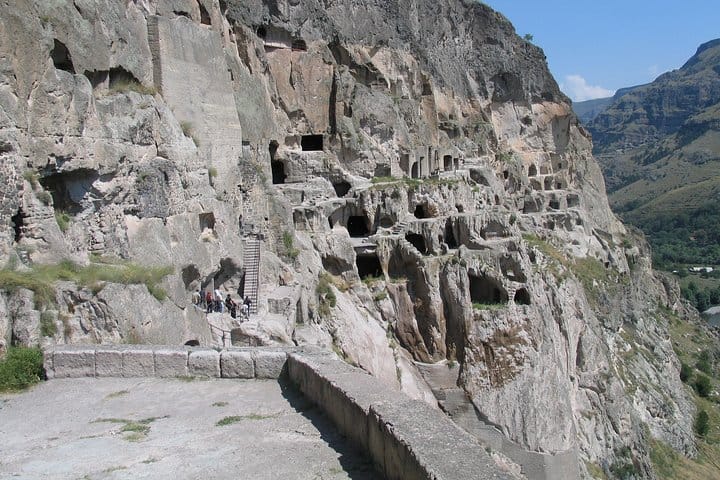 4 Full days in Georgia with private tour, free aiport