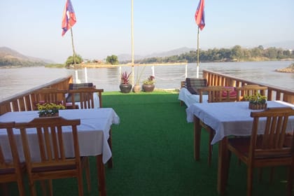 Sunset cruise on Luang Prabang river