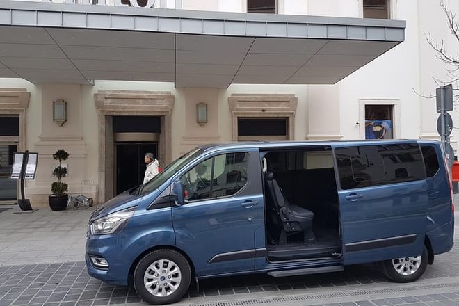 Budapest Private DepartureTransfer: From hotels to Railway station 3