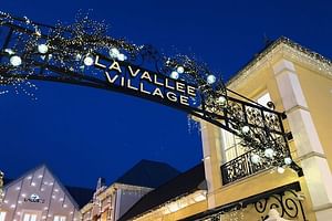  CDG pick up with Montmartre and la Vallée Village Tour 