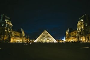 Paris 4 hours Tour in Small Group with an Expert Driver 