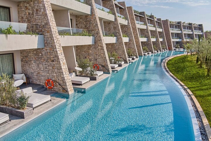 Private Transfer from Costa Navarino to Athens 7