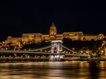 Private Luxury Walking Tour of Budapest's Historic Sites