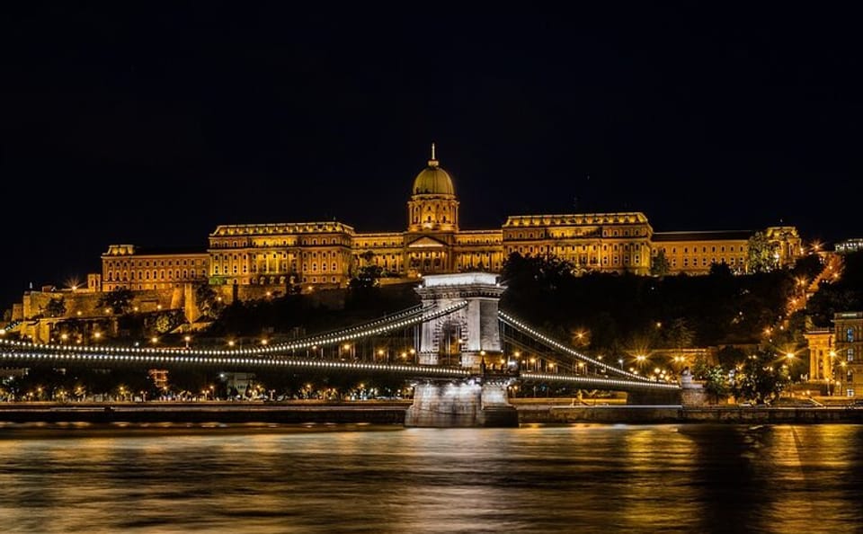 Private Luxury Walking Tour of Budapest's Historic Sites