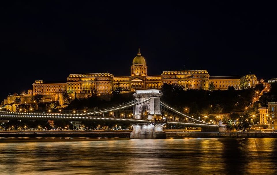 Private Luxury Walking Tour of Budapest's Historic Sites