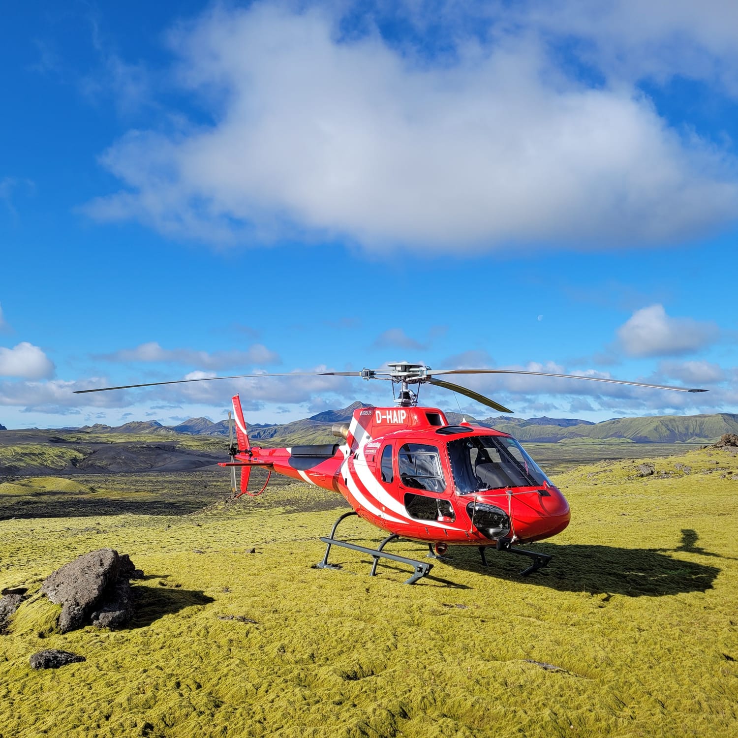 glacier-edge-with-a-landing-helicopter-tour-from-skaftafell
