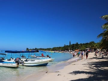West Bay Beach Tour with Chocolate and Rum Factory Visit