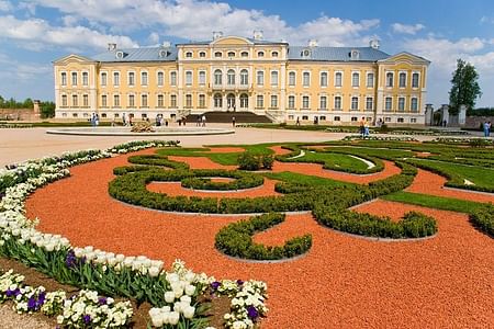 Baltic Highlights: Explore Bauska Castle, Rundale Palace & Hill of Crosses