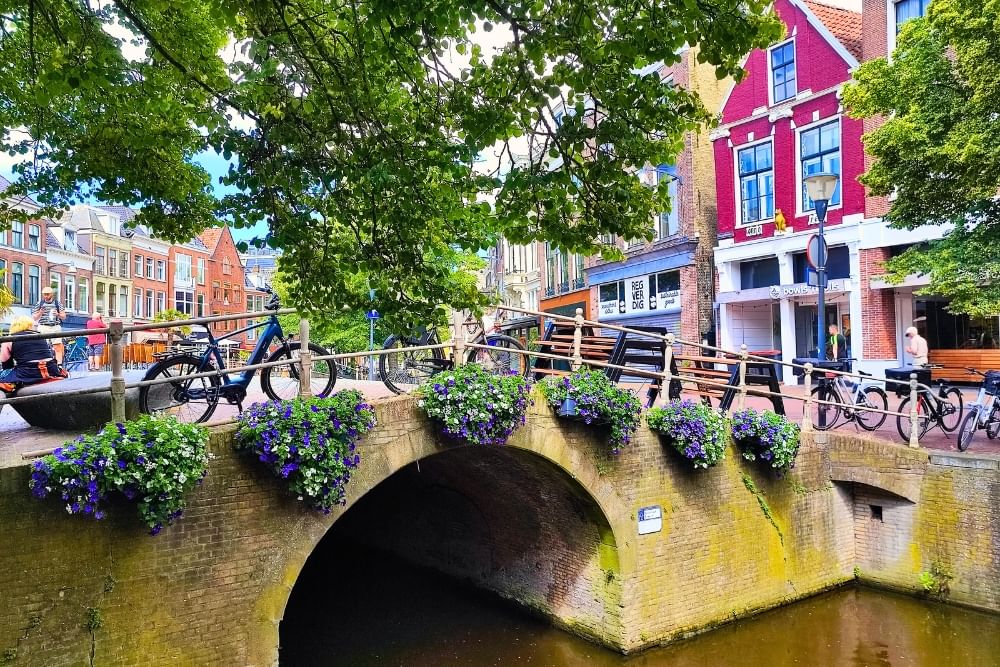 Street view of the bridge at Groentemarkt along the route of the outdoor escape game City Detective.