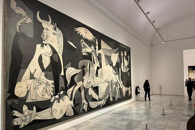 Afternoon Art Delight at Reina Sofía with a Guide