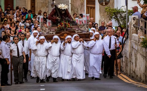 Good Friday Procession Tour with Guaranteed Seating in Żebbuġ