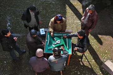 Chengdu Mahjong Experience with Multilingual Guide