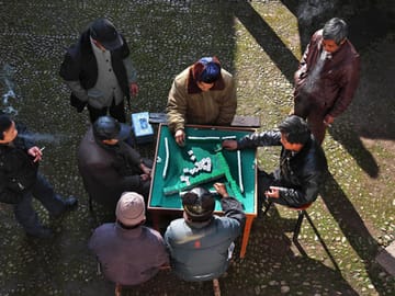 Chengdu Mahjong Experience with Multilingual Guide