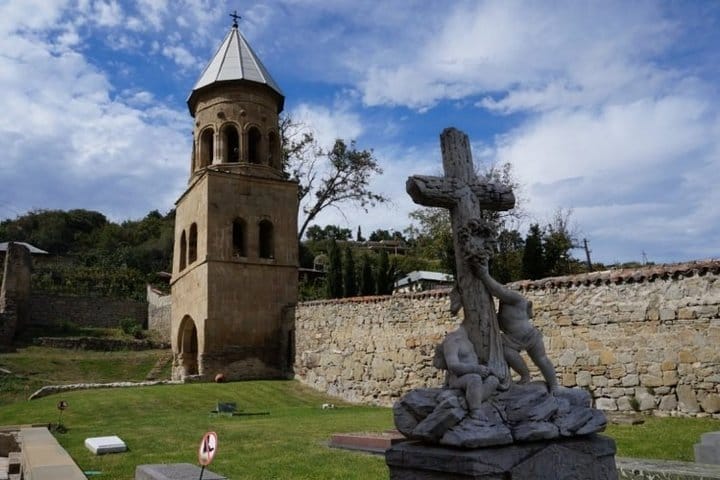 4 Full days in Georgia with private tour, free aiport