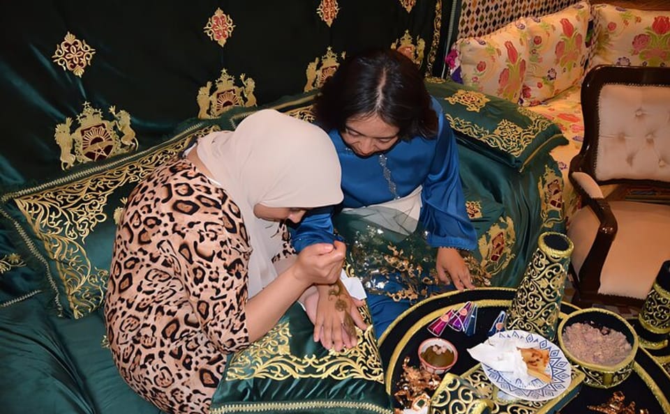 Moroccan Henna Tattoo Experience with Lunch in Fez
