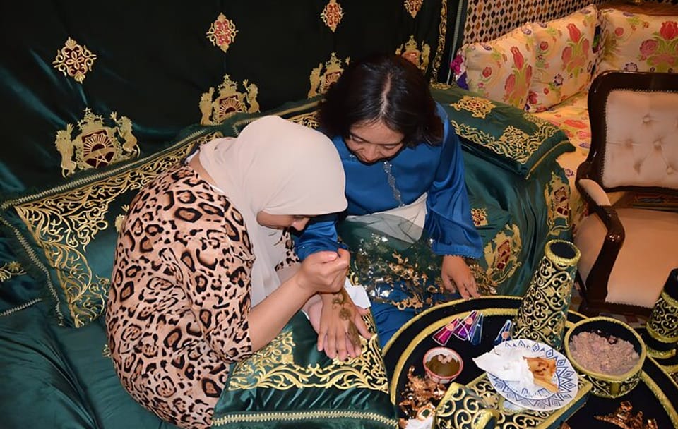 Moroccan Henna Tattoo Experience with Lunch in Fez