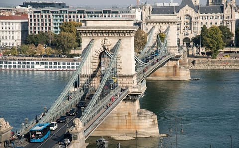 Budapest City Tour with Vajdahunyad Castle Highlights