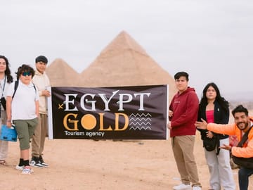 Giza Pyramids and Sphinx Tour with Lunch and Fees Included