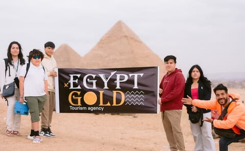 Giza Pyramids and Sphinx Tour with Lunch and Fees Included