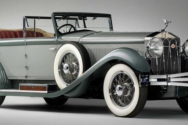 Private Vintage Car with "Montmartre"area in Paris &CDG Transfers