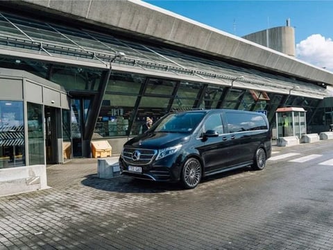 Iceland: Airport Transfers between Keflavik and Reykjavik City