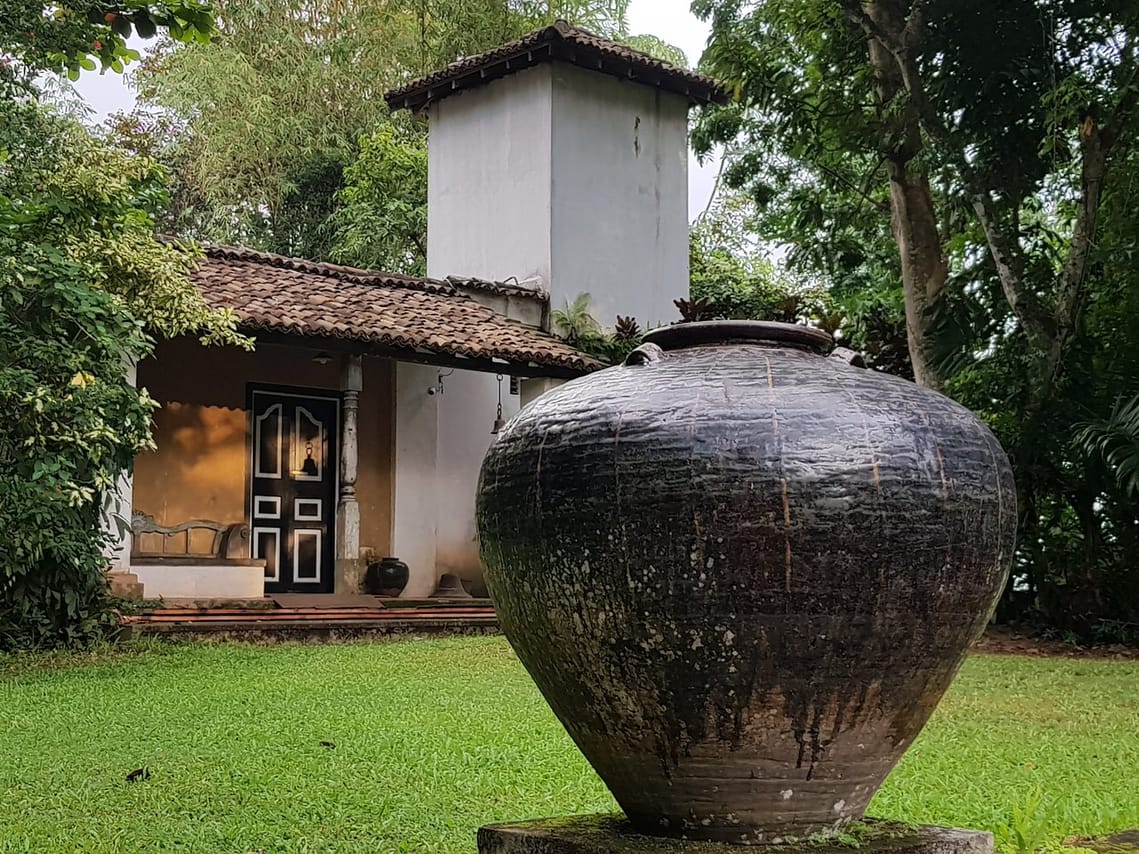 Kalutara Temple, Lunuganga & Brief Garden 4