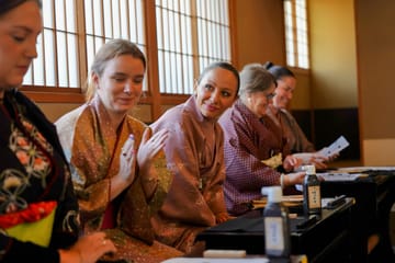 Cultural Experience Tour: Tea, Flowers, and Shodo in Izumisano