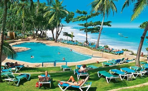 13-Day Family Wildlife Safari and Diani Beach Getaway in Kenya