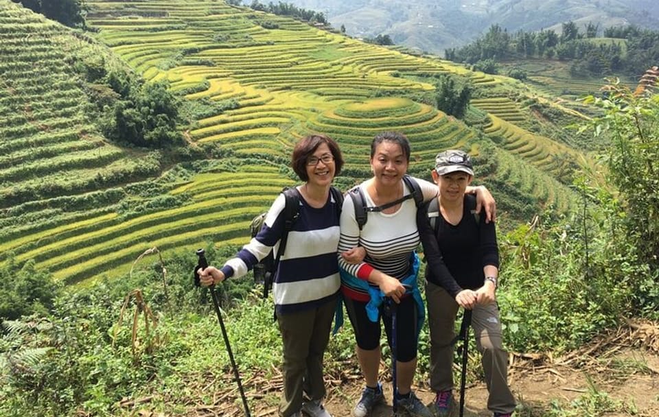 Sapa 2 Day 1 Night Trekking Tour (Cabin Bus + Homestay Overnight)