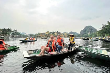 Ninh Binh Daily Tour: Hoa Lu Tam Coc Boat Trip, Bike & Limousine